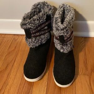 Muk Luks boots